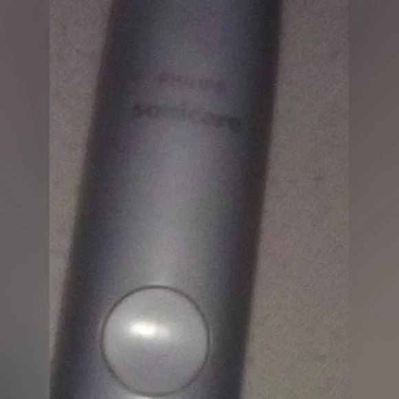 Phillips sonicare toothbrush - Picture 6 of 7